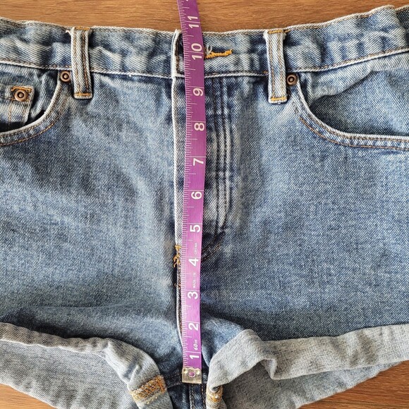 Forever 21 Rolled Hem Denim Jean Shorts Sz 26 Button Fly 2" Inseam 10" Mid Rise - Picture 4 of 7